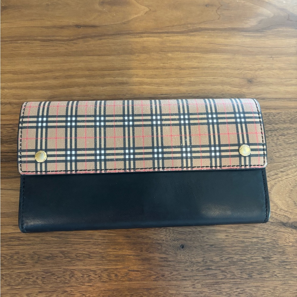 Burberry long snap wallet